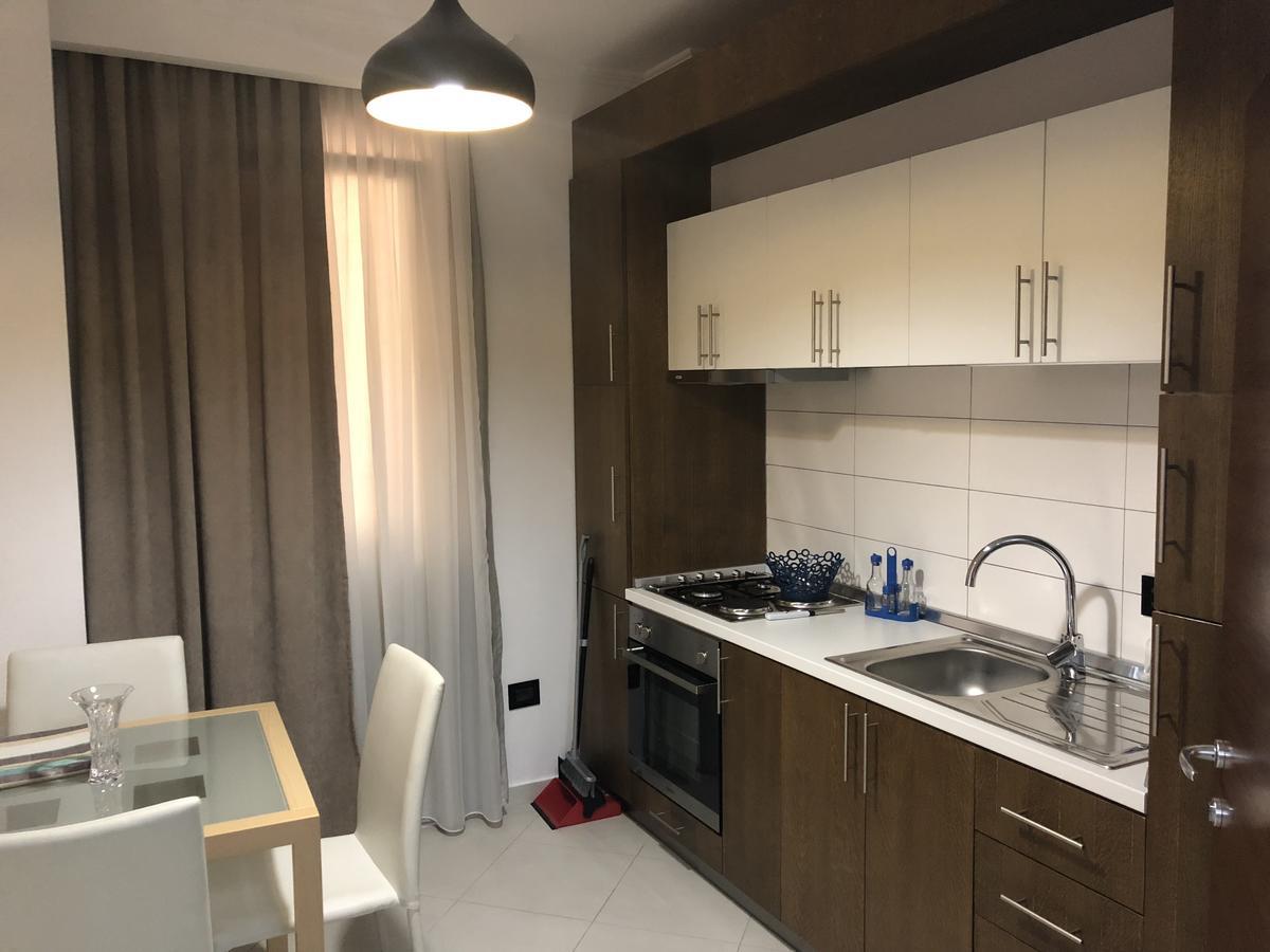 Carpe Diem Apartments-Hotel Shëngjin Exteriör bild
